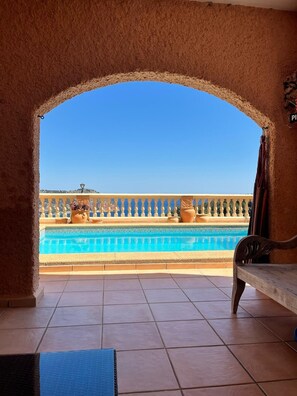 Outdoor pool, a heated pool - Vacation with postcard look (Canyamel)