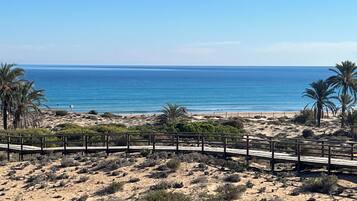 Aan het strand, ligstoelen aan het strand