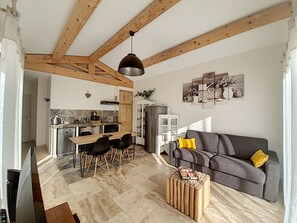 TV, table tennis - Charming 3* house with swimming pool and Mont Ventoux view (Mazan)