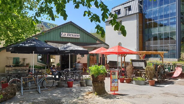 A café named "La Bexane" with outdoor seating, bicycles, and potted plants. - Résidence Les Mélèzes de Prades (Prades)