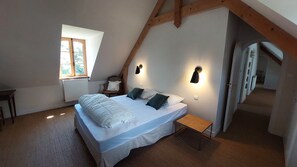 2 bedrooms, iron/ironing board, travel crib, internet