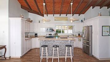 冰箱、微波炉、烤箱、炉灶