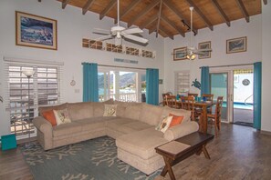 Smart-TV, DVD-Player, Bücher, Videothek