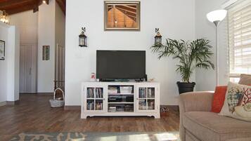 TV connectée, lecteur de DVD, livres, vidéothÚque