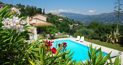 Villa avec piscine et vue panoramique proche Nice