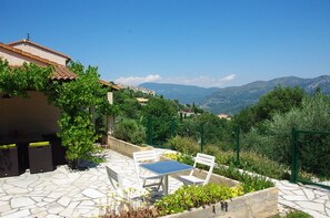 Outdoor dining - Villa with pool and panoramic view near Nice (Carros)
