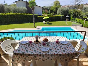 Outdoor dining - La Palma - Apartment with terrace and pool view (Lazise)