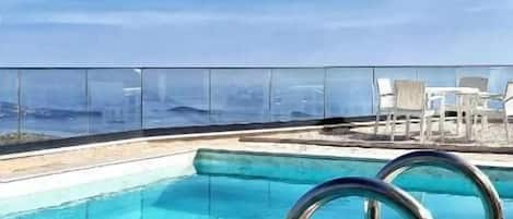 Villa, piscina privata, vista mare | Area soggiorno | TV a schermo piatto, Netflix