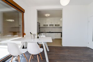 วิลล่า, สระว่ายน้ำส่วนตัว, วิวทะเล | บริเวณนั่งเล่น | ทีวีจอแบน, Netflix