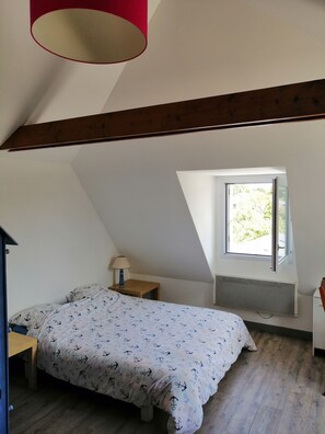 6 Schlafzimmer, Bügeleisen/Bügelbrett, WLAN