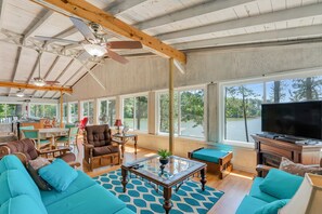 TV - What-A-View: 4  BR, 1  BA House in Crane Hill, Sleeps 10 (Crane Hill)