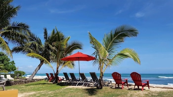 Blue Hawaii Pacific Ocean Beachfront House. 3 Bedroom 3 Bath.90