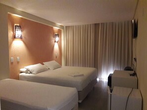 Blackout curtains, free WiFi, bed sheets - Pousada Laguna (Conde)