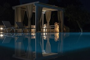 Außenpool, Liegestühle