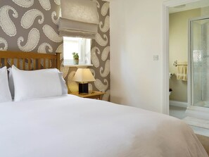 3 عدّة غرف نوم وواي فاي مجانًا وملاءات أسرّة