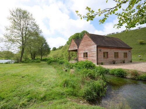 The Fishing Lodge - exclusive lakeside property with private fishing available.