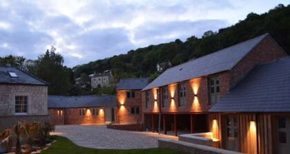 (106)Beautiful Stable Cottage in Landmark Grade II Listed Georgian House -