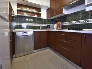 Fridge, oven, dishwasher, cookware/dishes/utensils - Apartment Anić by Interhome (Novigrad (Zadar))