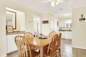 Dining - 2-bedroom 2 bath beach front condo, Unit 32A (Tybee Island)