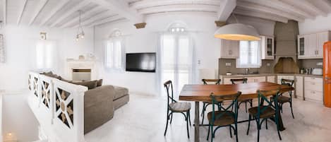 TV, fireplace