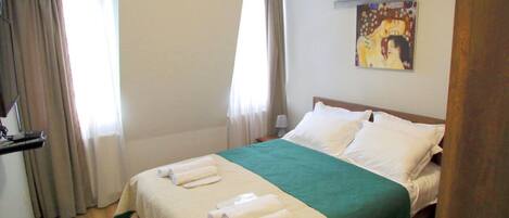 1 soveværelse, strygejern/strygebræt