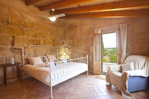 3 bedrooms, bed sheets