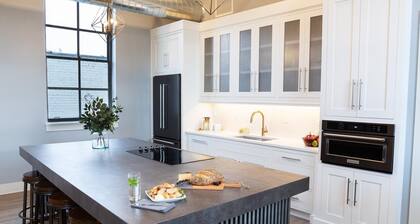 ALL 3 FLATS - 3 Luxury Suites, 3 Bathrooms, 5 Beds