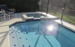 Villa - flera sängar - tillgång till pool - utsikt mot poolen (Grand Cumbrian) | Pool | Utomhuspool och solstolar