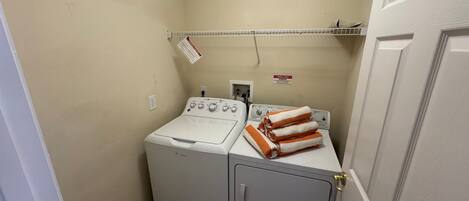 Villa, Multiple Beds, Pool Access, Pool View (Daisy's Den) | Laundry