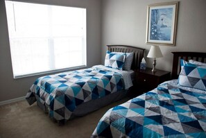 Nhà liên kế, nhiều giường, bếp, quang cảnh vườn (Venetian Bay Townhome) | 3 phòng ngủ, trang trí khác biệt