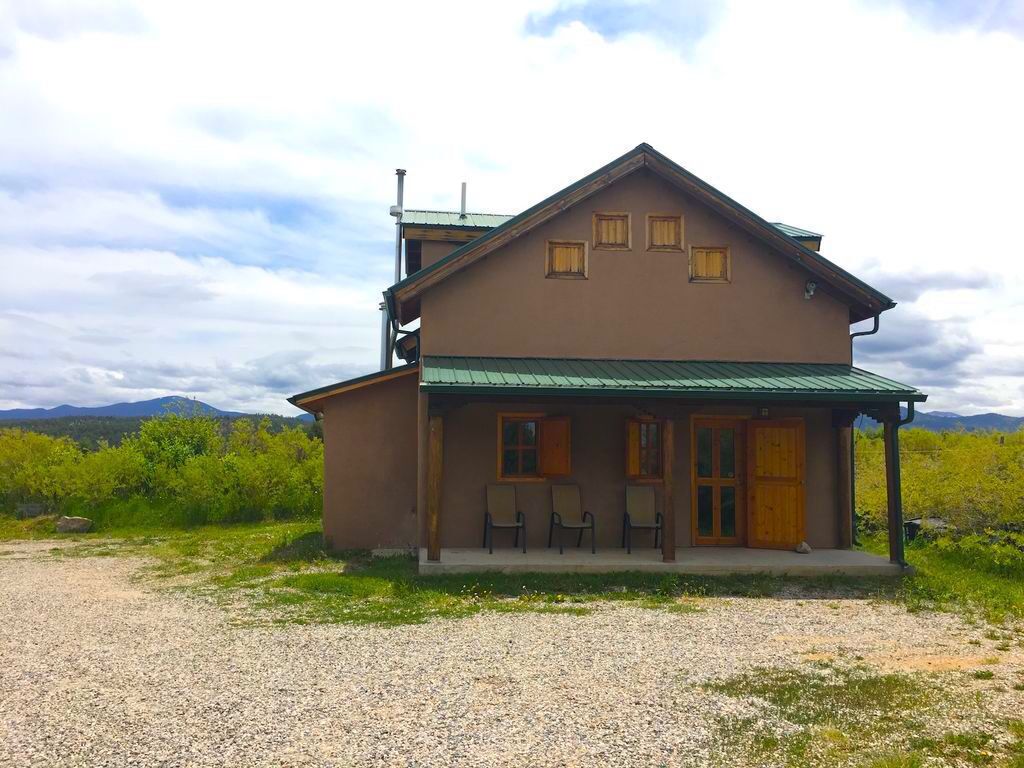 Lovely Casita with Beautiful Views & Northern New Mexico Serenity