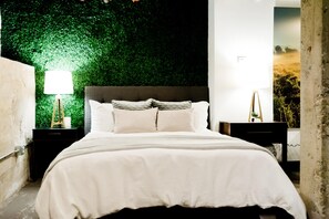 Iron/ironing board, WiFi, bed sheets - Lower Flat Luxury Suite - 920 SQ FT - Perfect Launchpad for any Adventure (Logan)