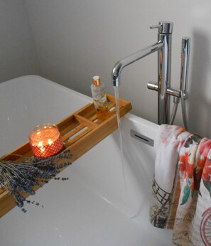 Combined shower/tub, hair dryer, towels, toilet paper