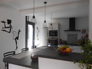 Dining - In the heart of a pine forest, to the song of the cicadas! (Valbonne)