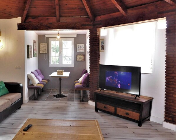 TV - Medeiterraneo golf and sea apartment. (San Pedro Alcántara)