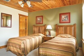 3 habitaciones, tabla de planchar con plancha, wifi y ropa de cama