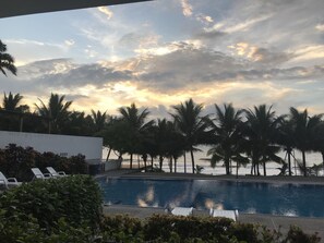 2 outdoor pools