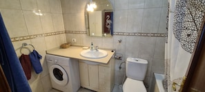 Combined shower/bathtub, hair dryer, towels, soap