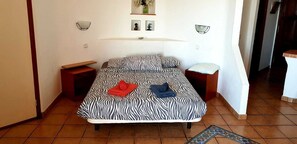 1 bedroom, iron/ironing board, free WiFi, bed sheets - Beach front studio free wifi (Costa Adeje)