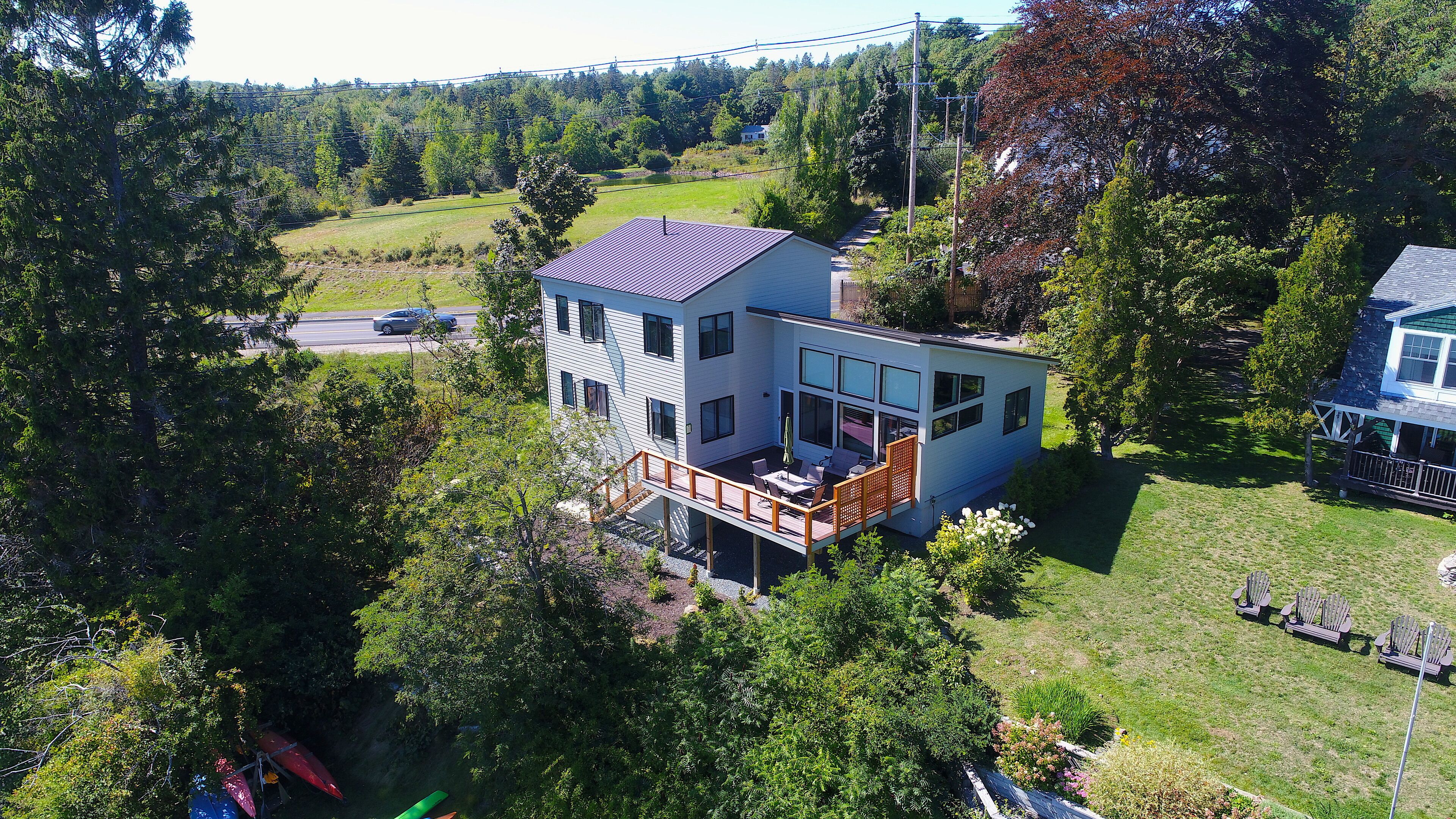 Lovely new waterfront 3 BR, 2 bath with beach and kayaks!