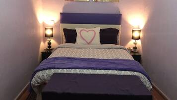 2 slaapkamers, een strijkplank/strijkijzer, internet, beddengoed