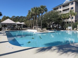 Inomhuspool och utomhuspool