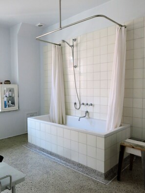Badewanne, Haartrockner