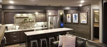 Beautiful 3 Bed , 3 Bath with Great Location! Renovated in 2025! 