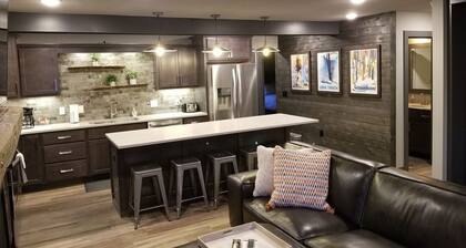 Vastikään uusittu vuonna 2018 ja kuten ei muuta! 3 Bed / 3 kylpy hyvällä paikalla!