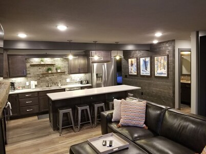 Beautiful 3 Bed , 3 Bath with Great Location! Renovated in 2025! 