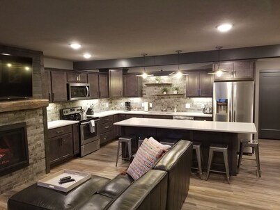 Beautiful 3 Bed/ 3 Bath with Great Location! Renovated!!