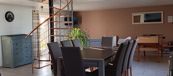 GITE: Landshus, nær landingsstrendene, med bordfotball.