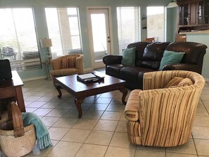 TV - The Villa on the pond - 52 GH (Laguna Vista)