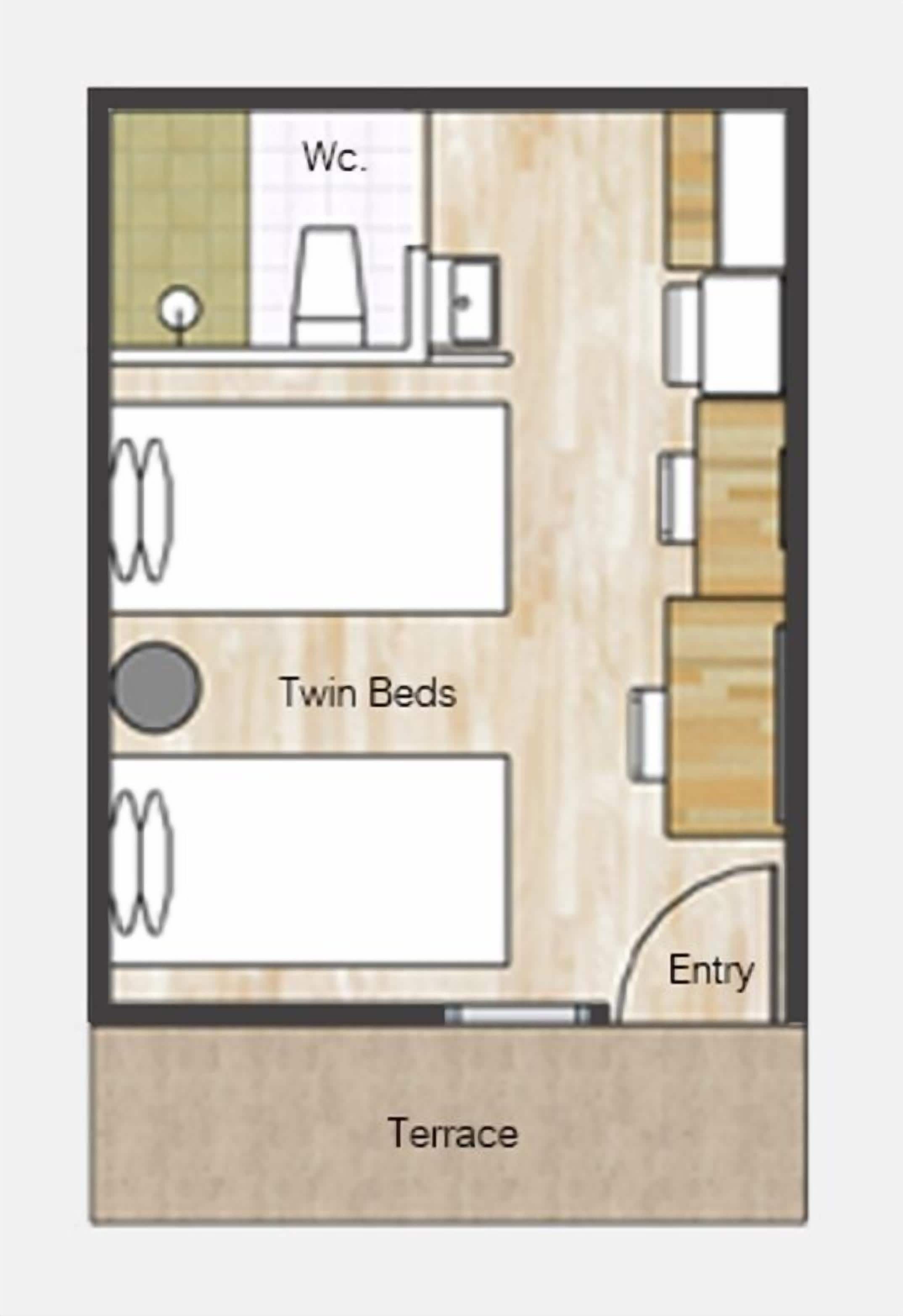 Grundriss eines Hotelzimmers mit Terrasse, zwei Betten, einer Toilette und einem Eingangsbereich.